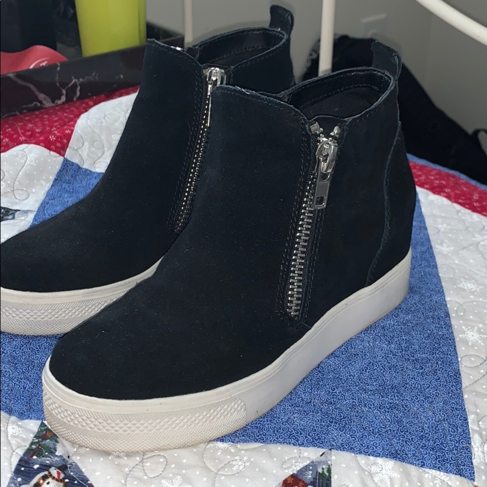 Women’s Steve Madden suede wedged sneakers!
